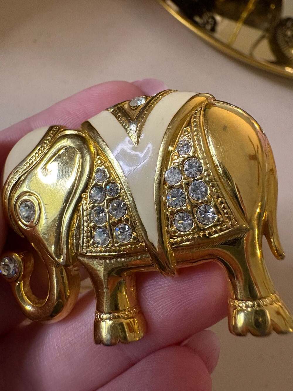 Kenneth Jay Lane KJL for Avon Elephant Brooch Pendant Gold Tone Rhinestone - Picture 2 of 5